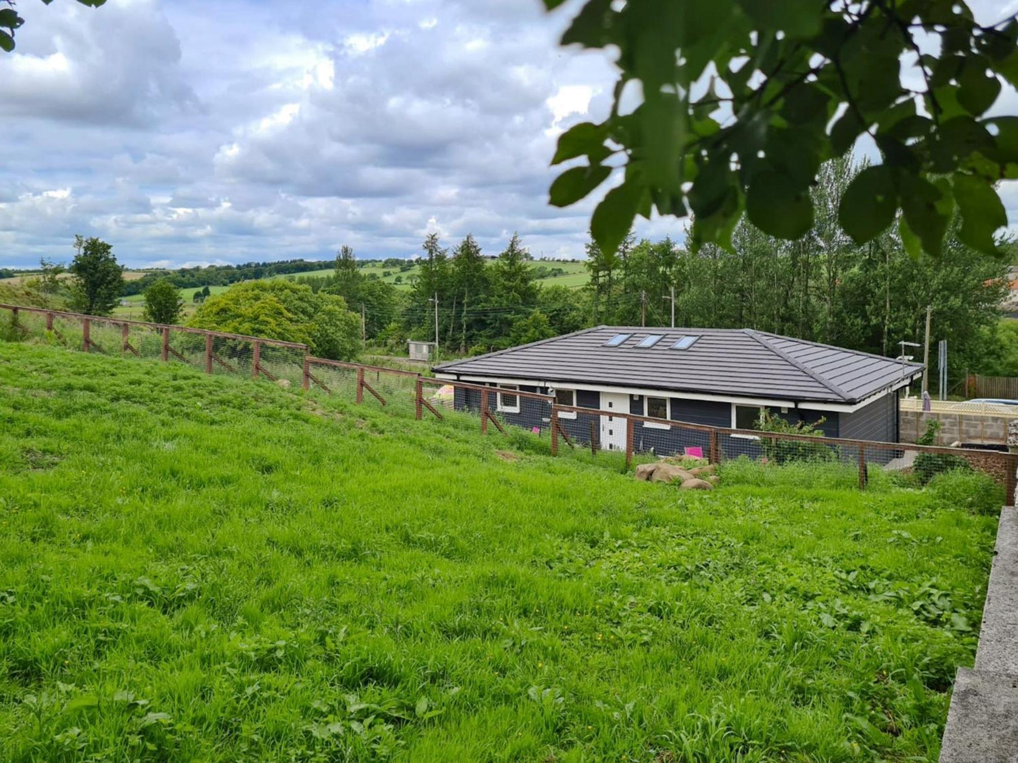 Craigpark Lodge Caldercruix Exterior photo