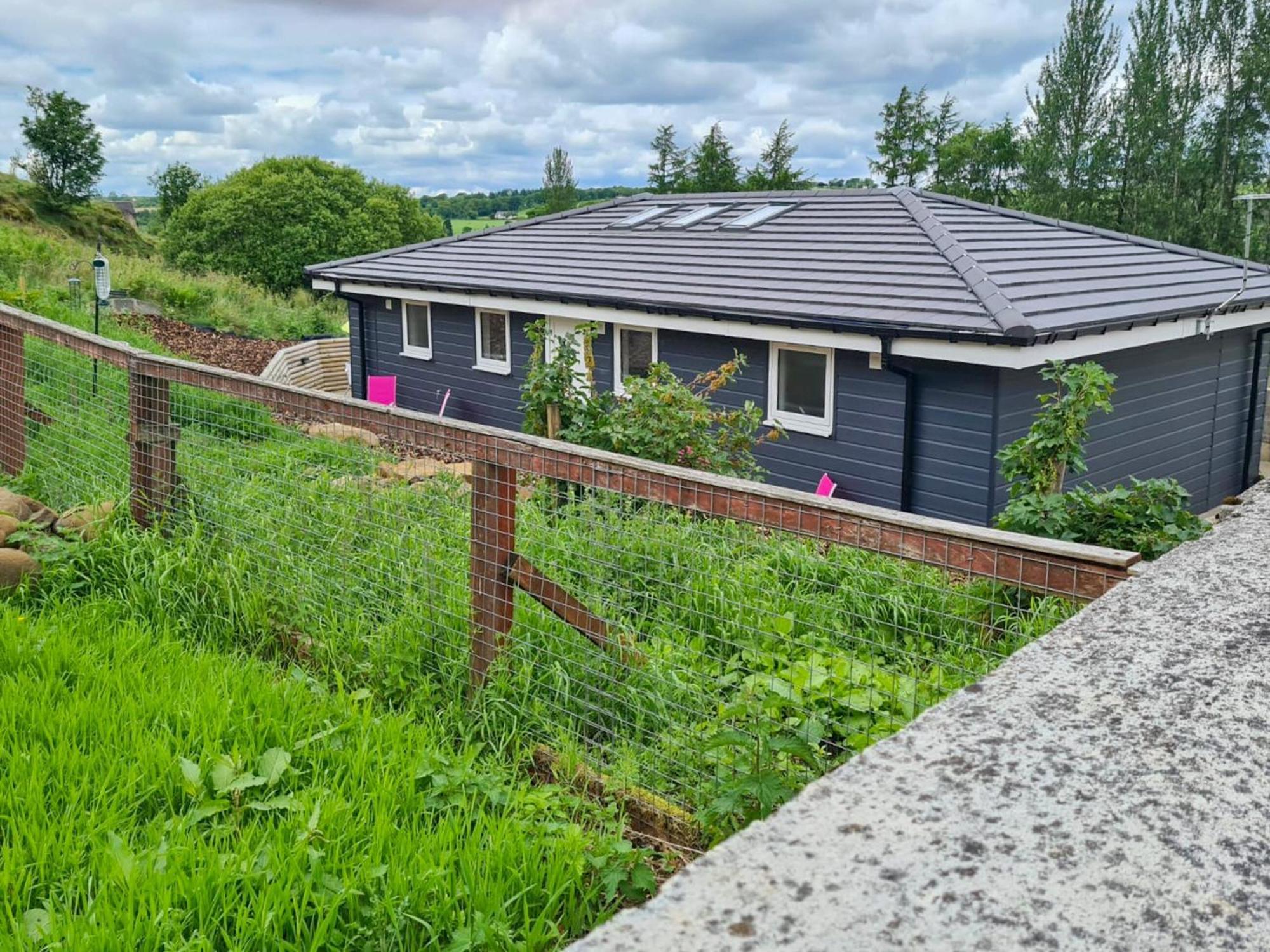 Craigpark Lodge Caldercruix Exterior photo